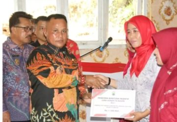 Bupati Nanang Ermanto Serahkan Insentif Tahap III Kepada 4.850 Guru di Lampung Selatan