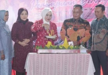 Peringatan Hari Ibu ke-95, Bupati Lamsel : Tanpa Arahan Seorang Ibu Kami Laki-laki Tanpa Arah