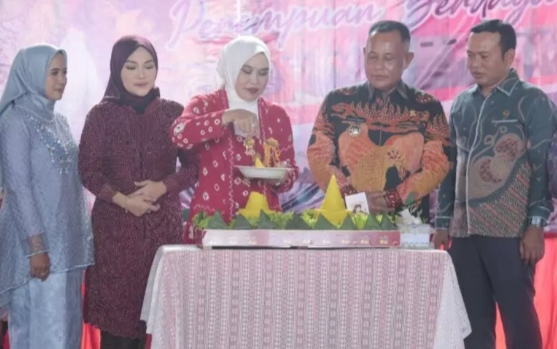 Peringatan Hari Ibu ke-95, Bupati Lamsel : Tanpa Arahan Seorang Ibu Kami Laki-laki Tanpa Arah