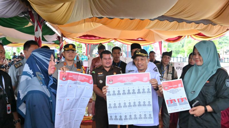 Wakil Bupati H. Bagus Santoso Hadiri Simulasi Pemungutan dan Penghitungan Surat Suara