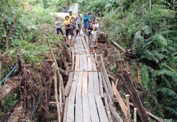 Sungguh Pemerintah Tak Mendengar Keluhan Masyarakat, Jembatan Saerutano Dibangun Secara Swadaya Oleh Masyarakat