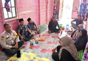 Kapolsek Kempas dan Jajaranya Sambangi Rumah Warga Menyampaikan Himbauan Pemilu Damai 2024