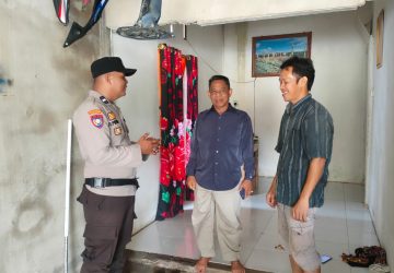 Sampaikan Himbauan Pemilu Damai, Polsek Kempas Lakukan Kegiatan Door to Door ke Rumah Warga
