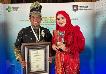 Bupati Pelalawan H. Zukri Terima Penghargaan Swasti Saba Padapa “Kota Sehat” dari Kemenkes