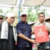 Gerak Cepat, Pj Bupati Inhil Serahkan Bantuan Sosial Bagi Warga Terdampak Kebakaran di Sungai Batang