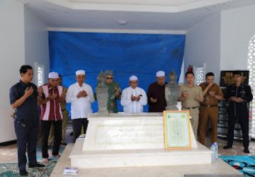 Pj. Bupati Inhil Ziarahi Makam Tuan Guru Sapat