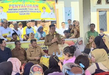 Salurkan BLT Sebanyak 6 Bulan, Bupati Rohil : Semoga Dananya Bisa Dimanfaatkan Sebaik Mungkin