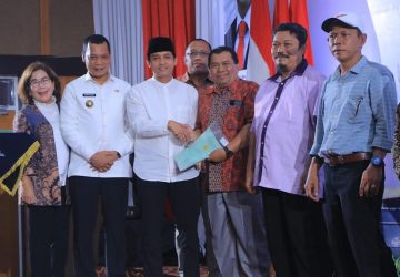 Pj Wali Kota Apresiasi Penyerahan Sertifikat Bidang Tanah Oleh Wamen ATR/BPN di Kota Pekanbaru