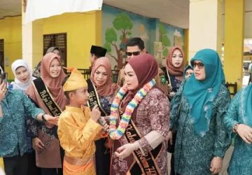 Dalam Rangka Hari Anak Nasional Bunda PAUD Rohil Kunjungi Sekolah SDN 001 Bangko