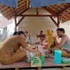 Kebersamaan Perangkat Desa Gandri Kecamatan Penengahan, Diawal Tahun 2024 Gelar Makan Siang Bareng