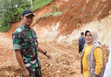 Kadis PUPR Kerinci Dampingi Dandim Turun Langsung ke TKP Longsor