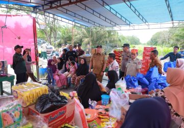Wabup Husni Tinjau Warga Korban Banjir di Sabak Auh