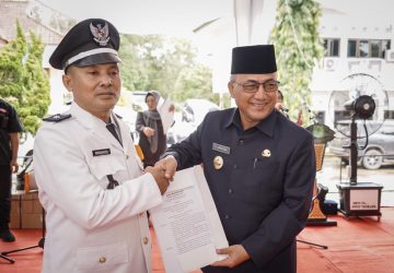 Kunker ke Kecamatan Lais, Pj Bupati Apriyadi Lantik Pj Kades Epil Barat dan Anggota BPD