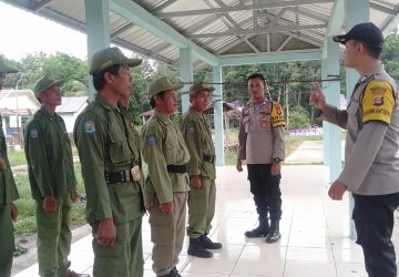 Menghadapi Pemilu Personil Polsek Lembak Berikan Pelatihan Kepada Linmas Desa Kemang