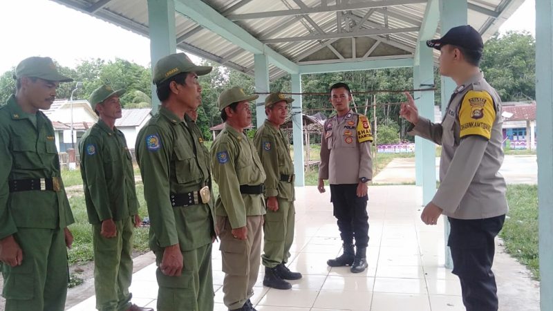 Menghadapi Pemilu Personil Polsek Lembak Berikan Pelatihan Kepada Linmas Desa Kemang