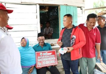 Bupati Lampung Selatan, H. Nanang Ermanto Serahkan Bantuan Bedah Rumah Kepada Warga Kecamatan Tanjung Bintang