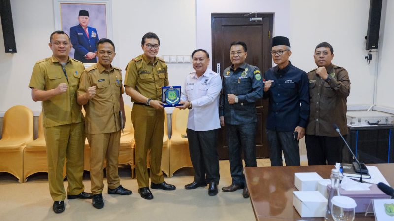 Asisten Perekonomian dan Pembangunan Setda Muba Andi Wijaya Busro Sambut Kunker Komisi I DPRD Provinsi Sumsel