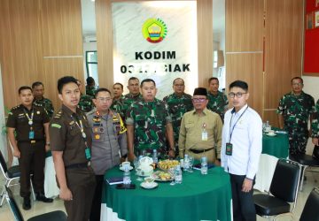 Sekda Siak Arfan Usman Bersama Dandim 0322/Siak Ikuti Vicon Komsos TNI AD Bersama Aparat Pemerintah