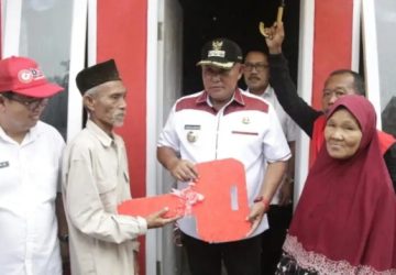 Bupati Lamsel Resmikan Hasil Bedah Rumah di Desa Legundi Kecamatan Ketapang