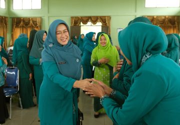Rasidah Mengajak agar Ketua PKK Kampung Selalu melakukan Pembinaan