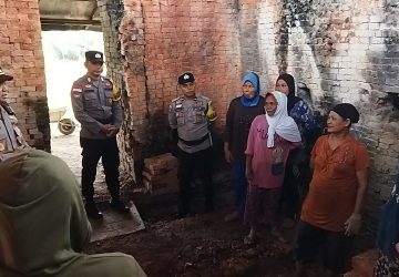Personil Polsek Bantan Datangi Para Pekerja Wanita di Kecamatan Bantan