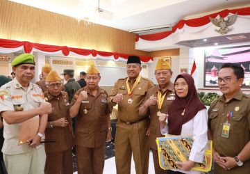 Komitmen Terhadap LVRI, Bupati Siak Terima Tanda Bintang Dari Legiun Veteran Republik Indonesia