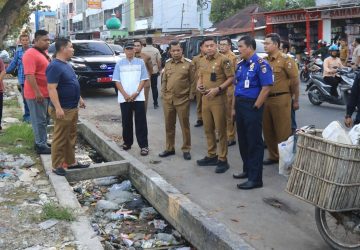 Pj Wali Kota Temukan Penyempitan Drainase Sebabkan Jalan Rusak