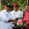 Bupati Lamsel Bantu Dua Rumah Roboh Milik Warga Tanjung Agung-Katibung