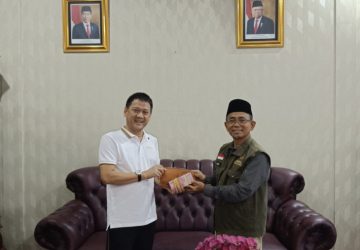 Pj Bupati Kampar Serahkan Zakat Maal ke Baznas Kabupaten Kampar