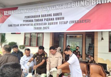 Wabup Tanjabbar Hadiri Pemusnahan Barang Bukti Dikantor Kejari