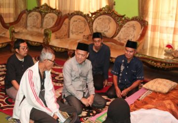 Mantan Anggota DPRD Kampar Wafat, Pj Bupati Kampar Ucap Duka Cita Yang Mendalam Saat Melayat