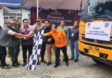 Sekda Lamsel Hadiri Pelepasan Distribusi Logistik Pemilu 2024 ke Tingkat Kecamatan