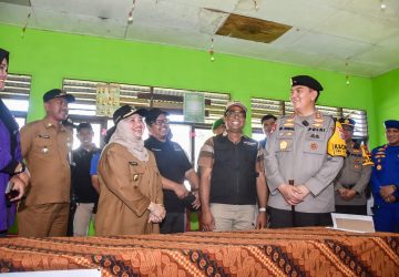 Pastikan Kesiapan TPS, Bupati Kasmarni Dampingi Kapolda Riau ke Rupat