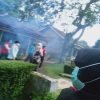 Cegah Meluasnya DBD, Pemdes Kelaten Bersama Tim Kesehatan Lakukan Fogging