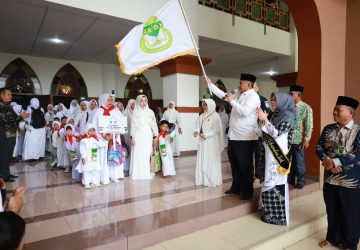 Alfedri Apresiasi Ratusan Santri di Siak, Ikut Peragaan Manasik Haji