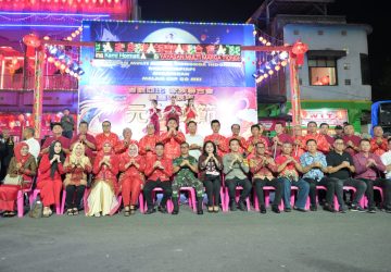 Di Ikuti 18 Peserta, Bupati Rohil Lepas Pawai Lampion Malam Cap Go Meh