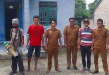 Cegah DBD, Pemdes Pematang Baru Bersama Tim Kesehatan Lakukan Fogging