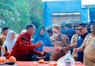 Pastikan Ketersediaan Bahan Pokok, Pj Bupati Kampar Sidak Pasar Inpres Bangkinang