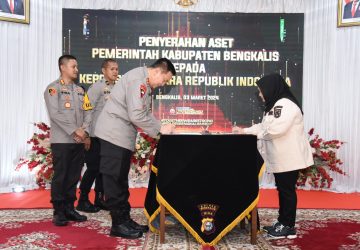 Bupati Bengkalis Hibahkan Aset Daerah untuk Polres Bengkalis, Disaksikan Kapolda Riau Irjen Pol Mohammad Iqbal