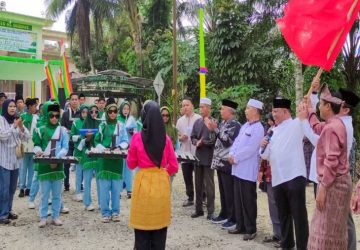 Pj Sekda Kampar Lepas Pawai Ta’aruf Menyambut Bulan Suci Ramadhan H/2024 M: Kebersamaan dan Kekompakan Umat Terpancar