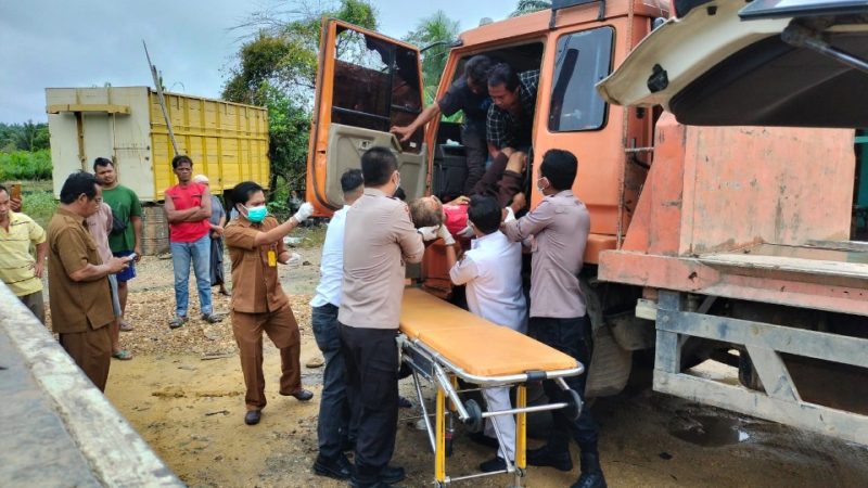 Diduga Sakit, Supir Truk Ditemukan&nbsp; Meninggal di Dalam Mobil