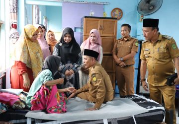 Kearifan Budi Luhur Pj. Bupati Herman Berbuat Kebaikan dan Beri Bantuan Yayasan Panti Bhakti Lansia Tembilahan