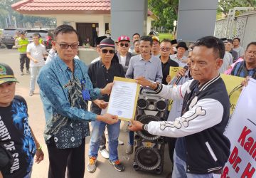 Ratusan Aksi Damai Forum Masyakat Muara Enim Gruduk Kantor Gubernur Sumsel