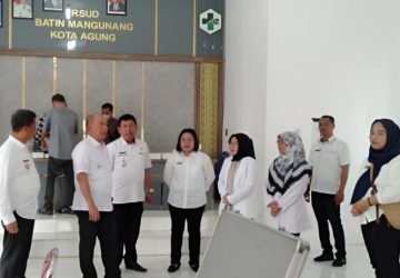 Pemkab Tanggamus Melalui Dinas Kesehatan Bagikan Kaca Mata Gratis