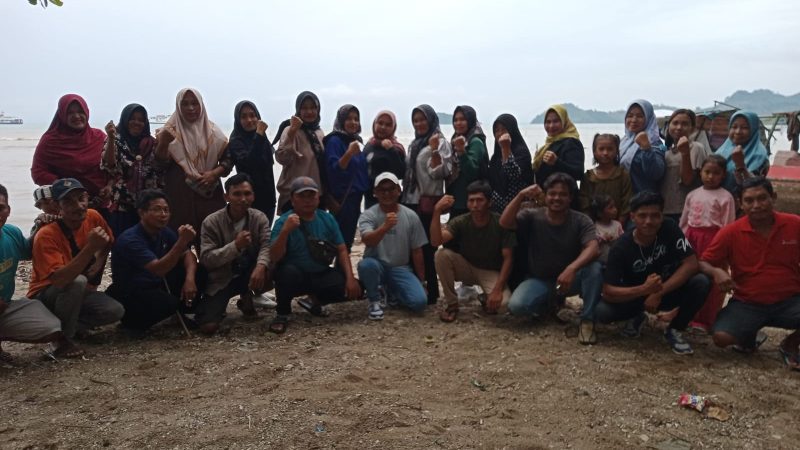 Caleg DPRD Lamsel Terpilih Partai PAN Widodo Bersama Relawan Gelar Syukuran di Pantai Pedada Desa Sumur