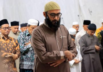Imam Besar dari Mesir Pimpin Langsung Sholat Tarawih Malam ke-6, di Islamic Center Bangkinang