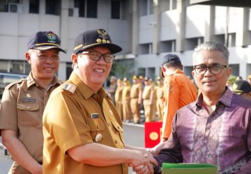 Pj Bupati serahkan SK Pensiun Pegawai dan Bantuan Purna Bakti Korpri