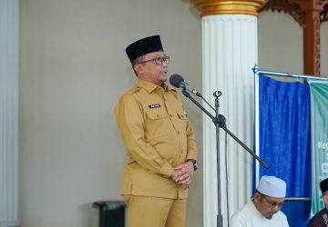 Distribusi Zakat Pola Konsumtif di Sungai Apit, Arfan Usman Serahkan Paket Sembako