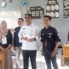 Pj Bupati Kerinci Bersama Keluarga Mencoblos di TPS 02 Desa Sebukar
