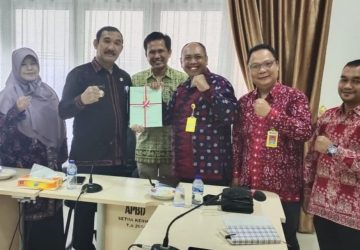 Tingkatkan Tata Kelola Aset Daerah, Pj. Bupati Asraf Terima Penyerahan Sertifikasi Aset Pemkab Kerinci Tahun 2023 dari Kantor Pertanahan